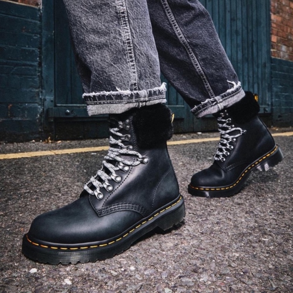 DR MARTENS 1460 Serena Collar Streeter Boots SIZE 7 US WOMENS